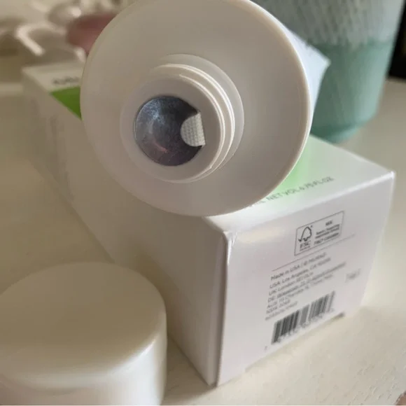 MURAD Renewing Cleansing Cream - Picture 5 of 8